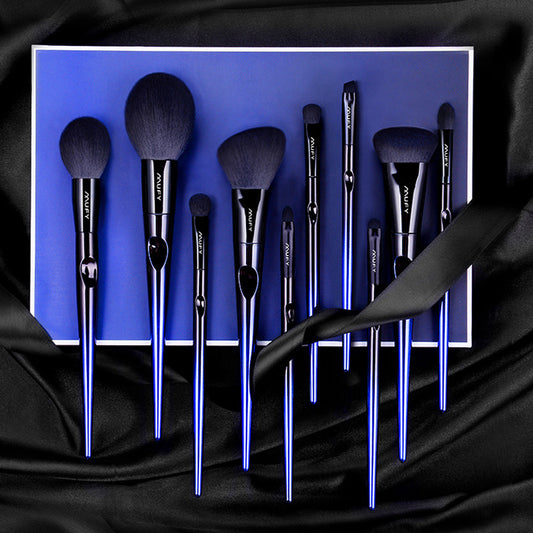 Set de 10 brochas de maquillaje azules.