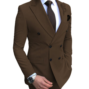 Traje de negocios para hombre en estilo italiano.