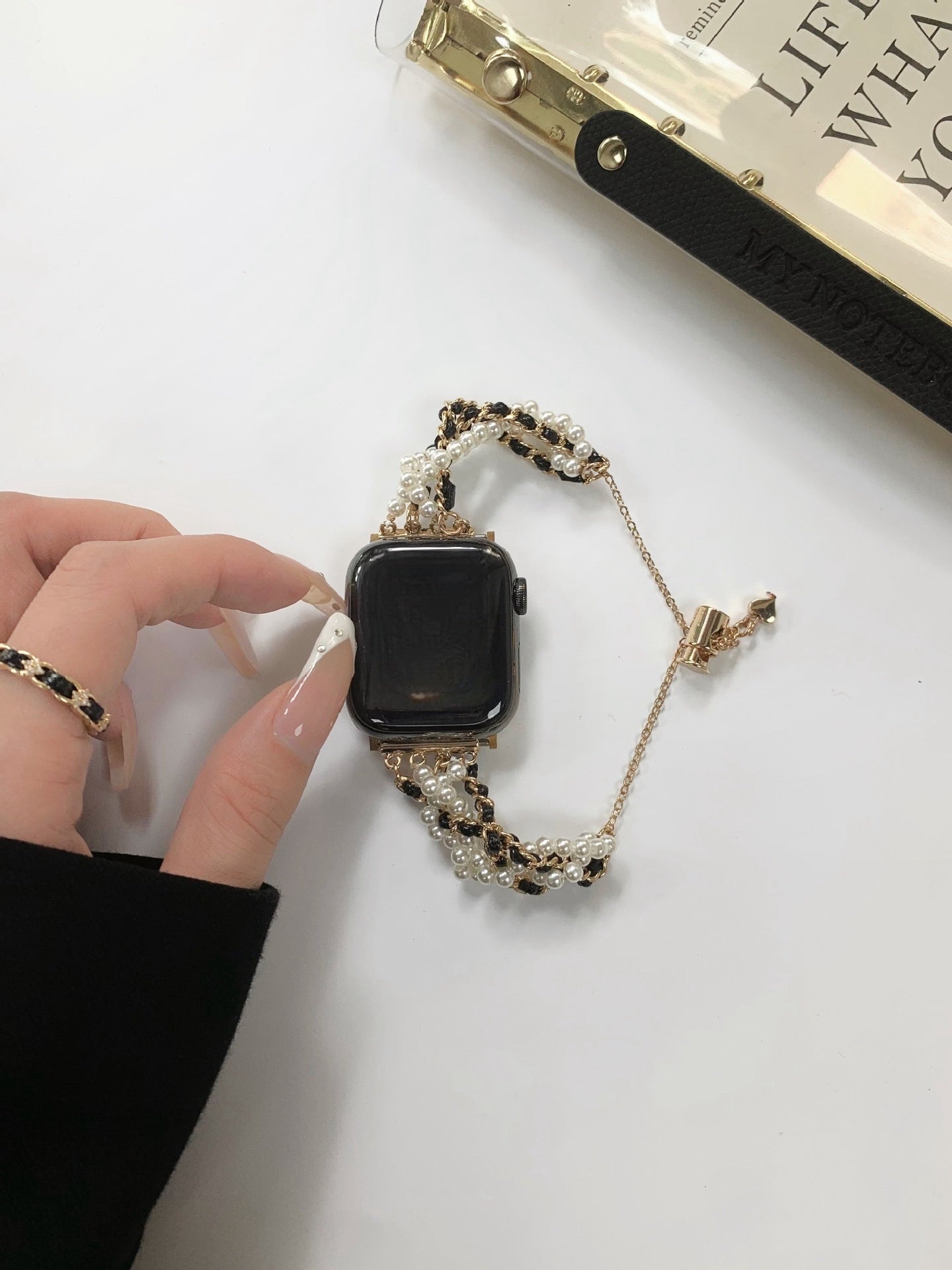 Reloj de mujer con correa de perlas