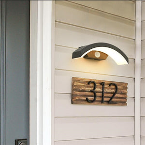 Outdoor eaves wall lamp