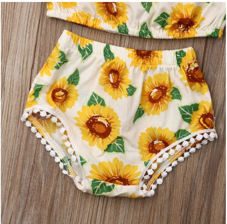 Traje de pantalones cortos triangulares con top de un solo hombro y estampado de girasol para niña