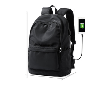 Sportlicher Rucksack für Herren in regulärer Ausführung mit USB-Anschluss