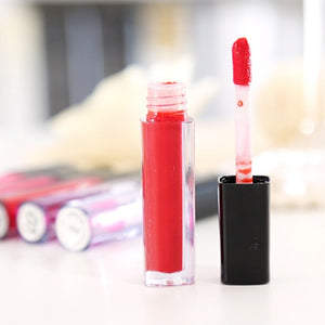 Flüssiger farbiger Lipgloss