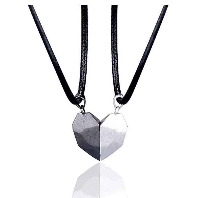 Heart-shaped Magnet Necklace: Creative Design