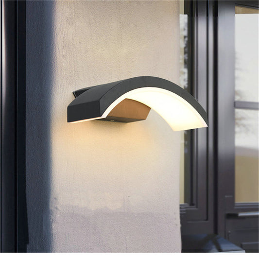Outdoor eaves wall lamp