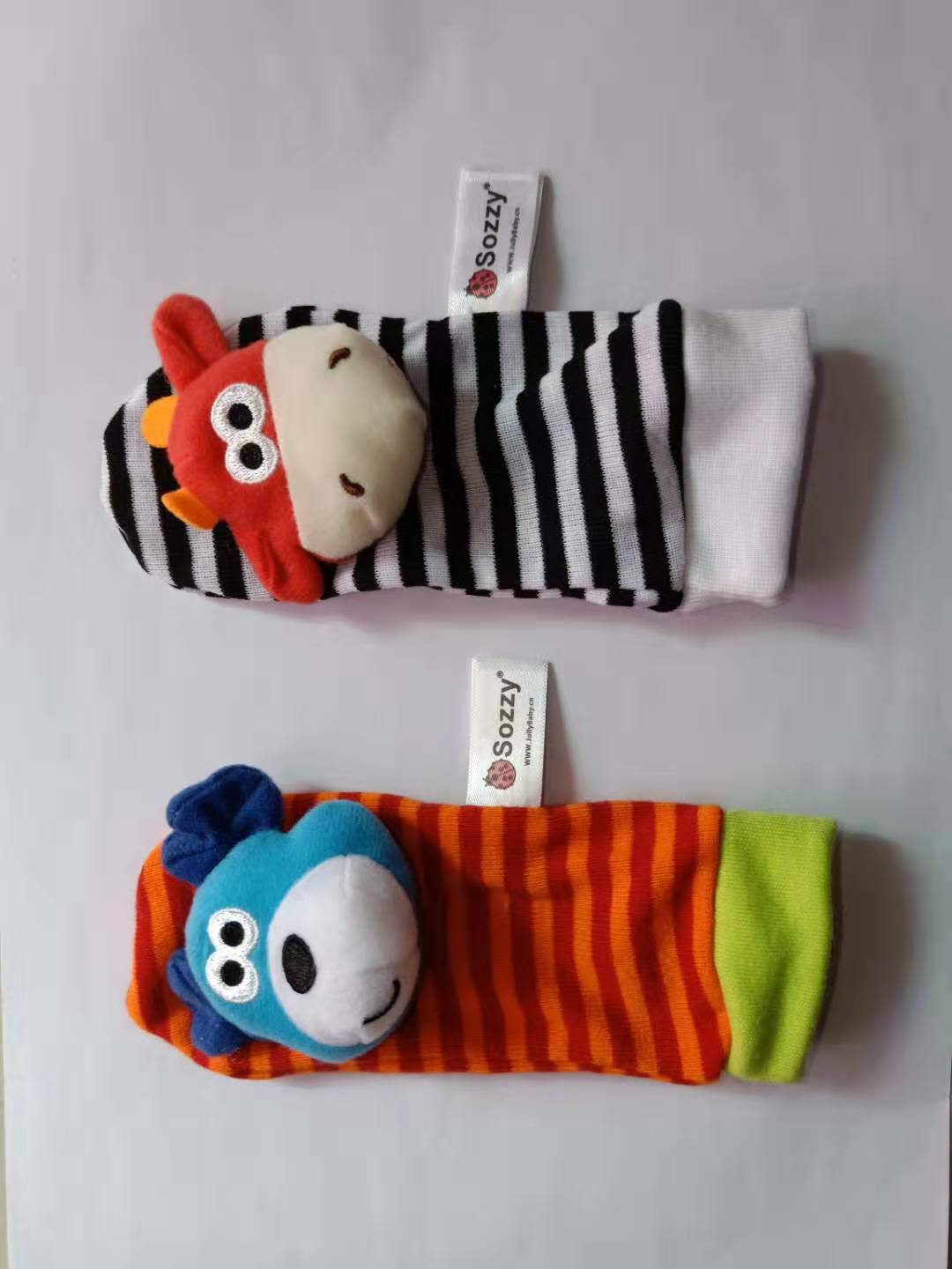 0-12 Monate weiche Tierrassel Säugling Neugeborenen Plüsch Socke Baby Spielzeug Handgelenk Strap Baby Fuß Socken